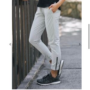 NWT Zyia Gray Everywhere Zipper Jogger (M)